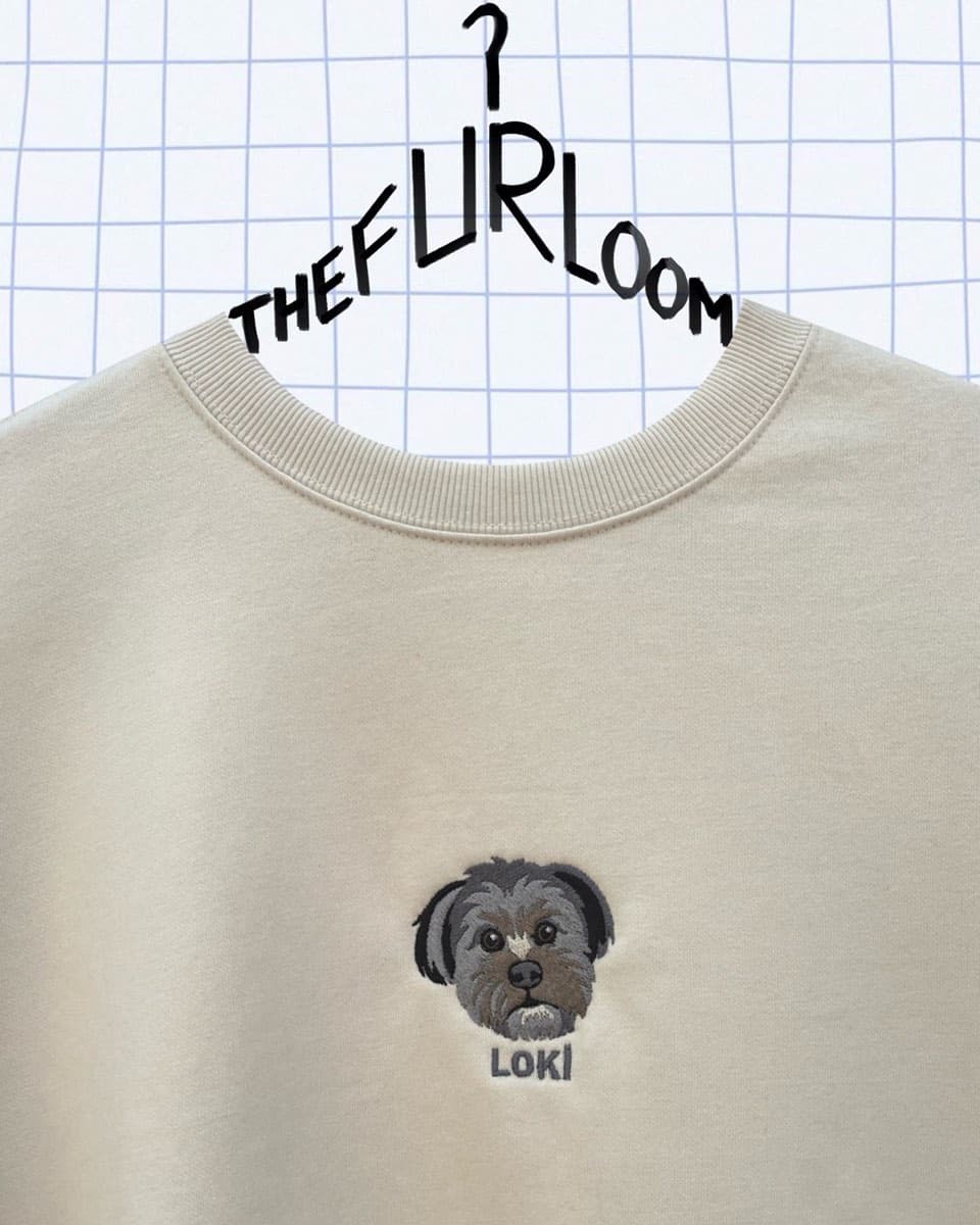 Krem sweatshirt üzerine işlenmiş köpek portresi nakışı, hazır ürün